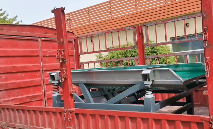 大型全自動豆芽去皮機裝車發貨